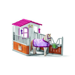 Paardenbox met Lusitano merrie